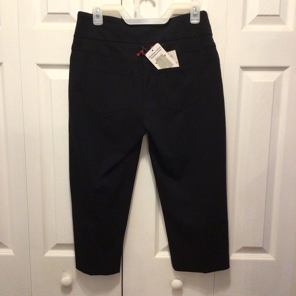 Ruby Rd. Women’s Black Stretch Slimming Pull-On Capri Pants Size 6 - Picture 4 of 12